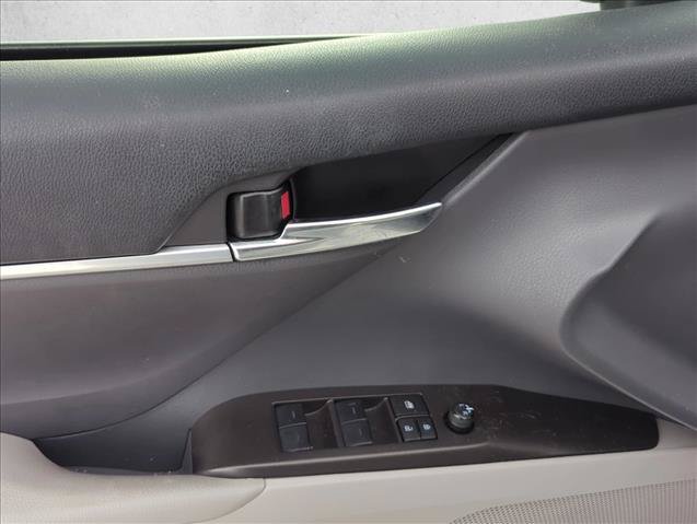 Used 2023 Toyota Camry SE FWD image 9