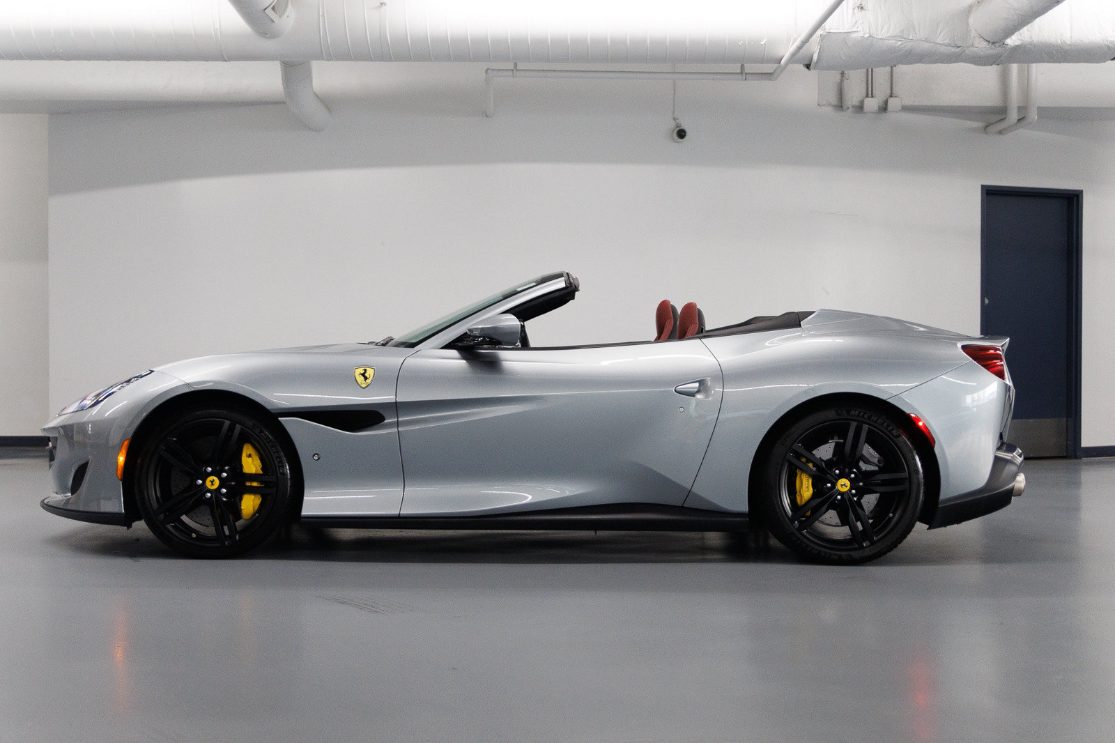 Used 2019 Ferrari Portofino RWD image 4