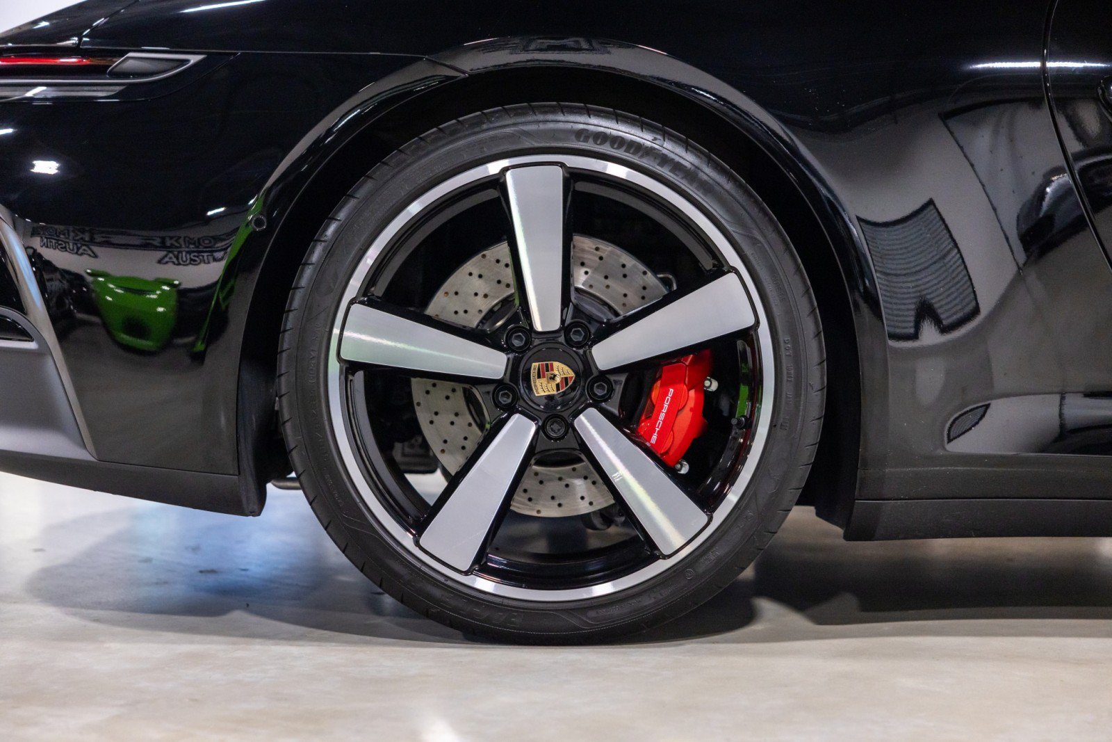 Used 2025 Porsche 911 Carrera S RWD image 25