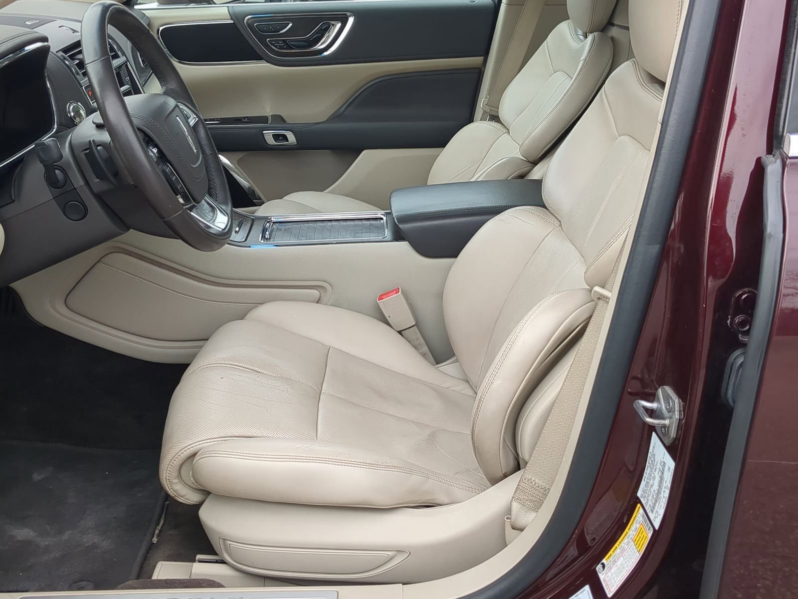 Used 2017 Lincoln Continental Reserve w/ Climate Package image 22