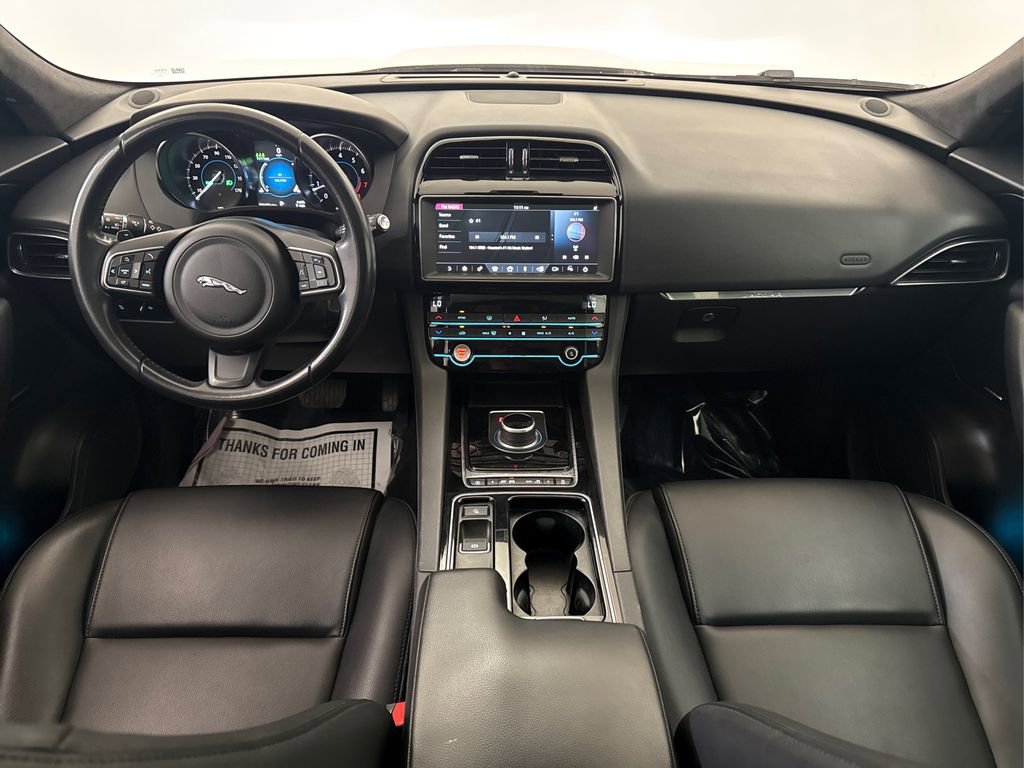 Used 2020 Jaguar F-PACE Premium image 25