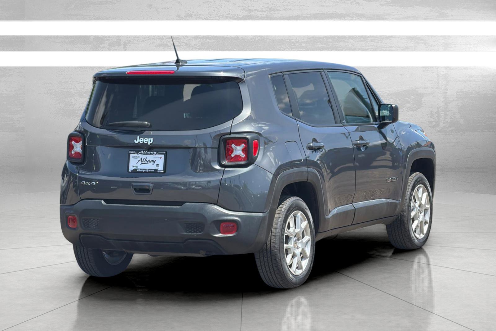 Used 2023 Jeep Renegade Latitude AWD/4WD image 5