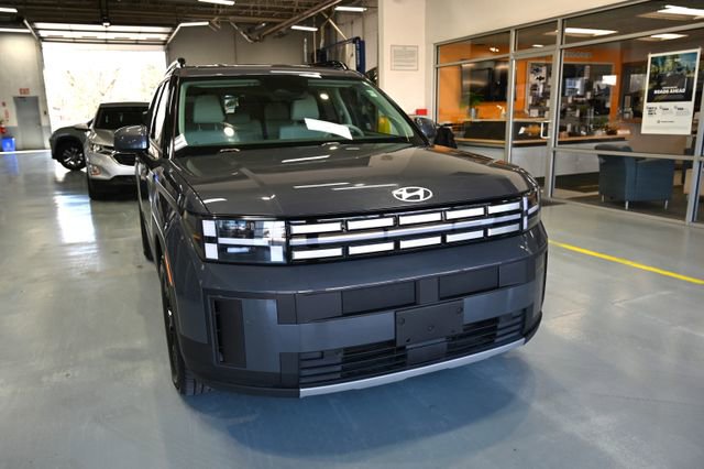 Used 2025 Hyundai Santa Fe SEL image 3