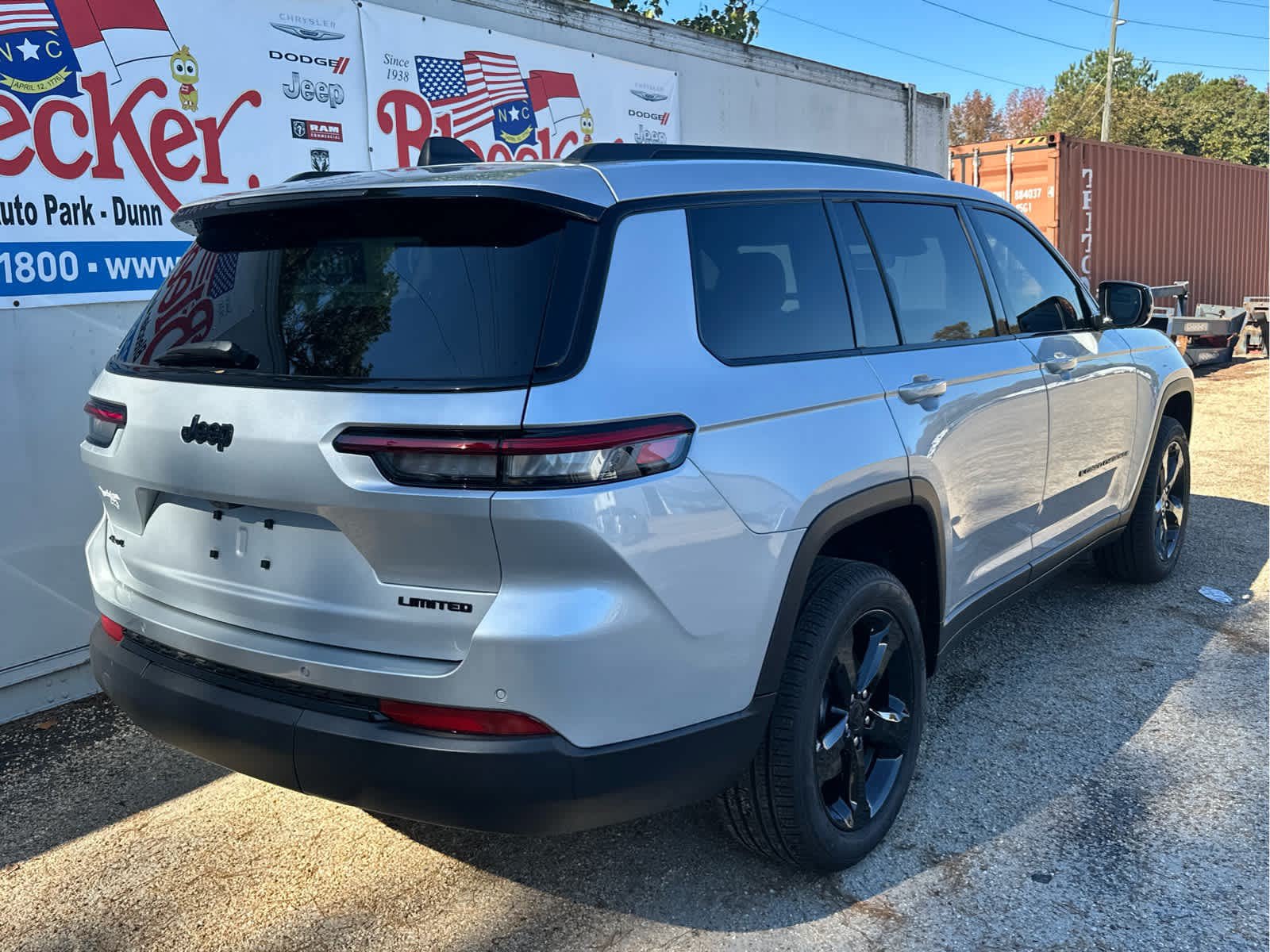 New 2025 Jeep Grand Cherokee L Limited w/ Black Appearance Package AWD/4WD image 3