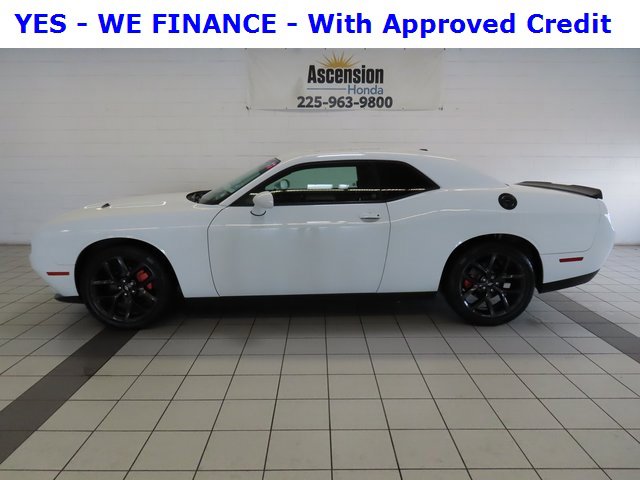 Used 2019 Dodge Challenger SXT w/ Blacktop Package image 3