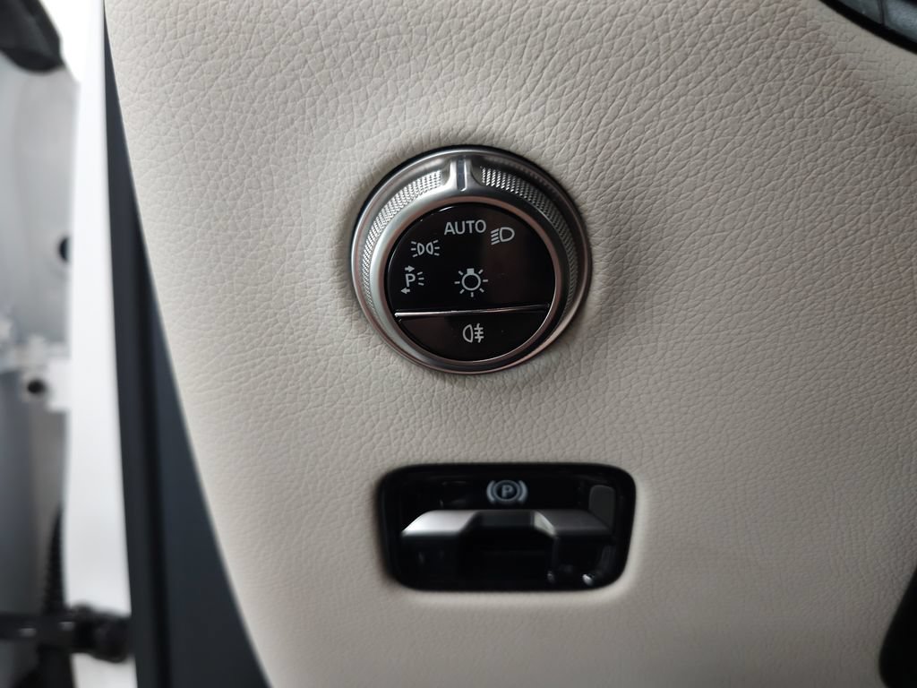 Certified 2026 Mercedes-Benz GLC 300 4MATIC image 9