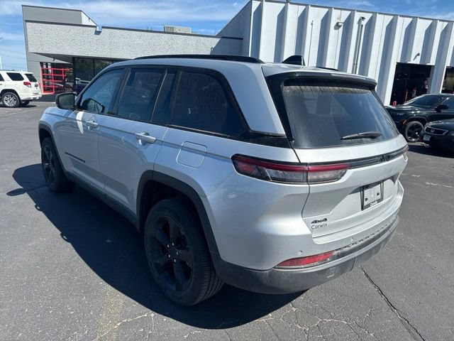 Used 2023 Jeep Grand Cherokee Altitude AWD/4WD image 7