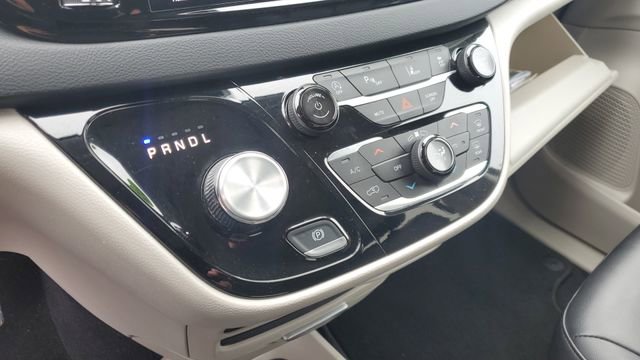 Certified 2024 Chrysler Pacifica Touring-L image 18