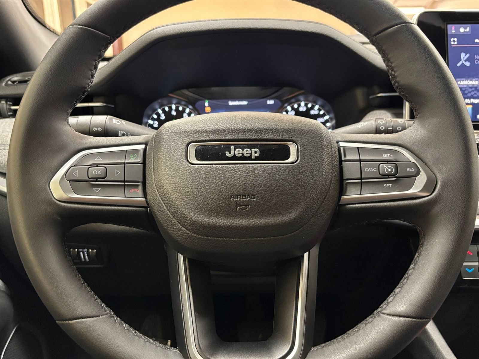 Used 2025 Jeep Compass Latitude AWD/4WD image 27