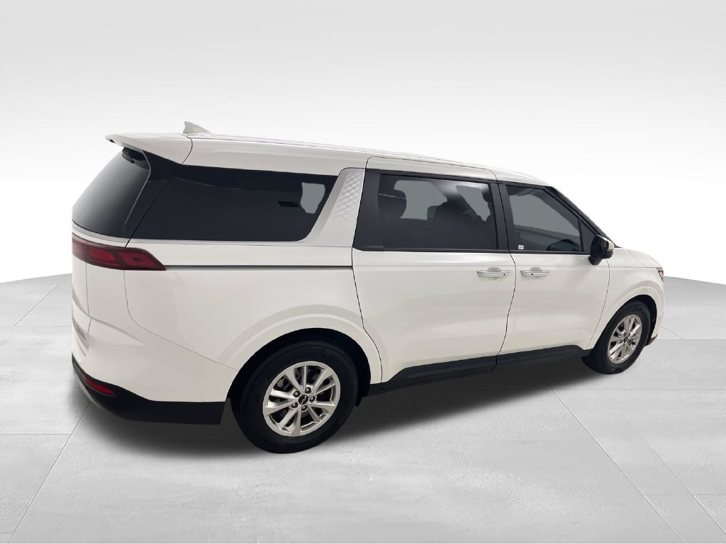 Used 2023 Kia Carnival LX FWD image 6