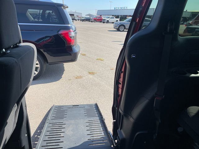 Used 2024 Chrysler Pacifica Touring image 20