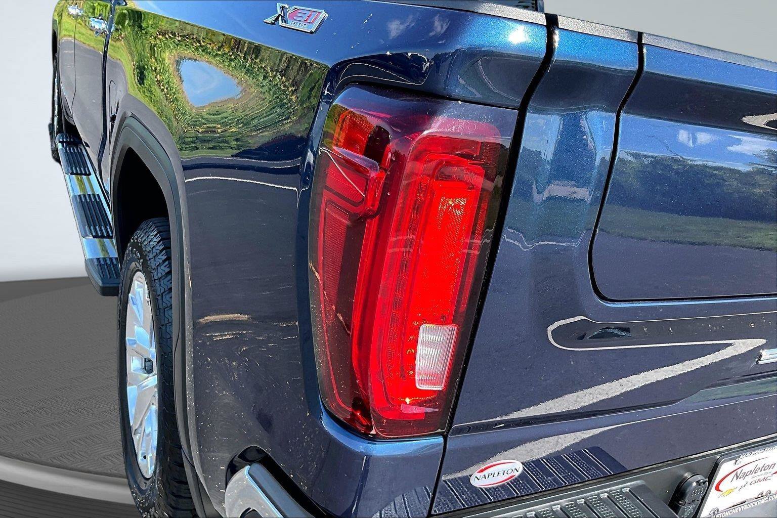 Used 2021 GMC Sierra 1500 SLT w/ X31 Off-Road Package AWD/4WD image 31