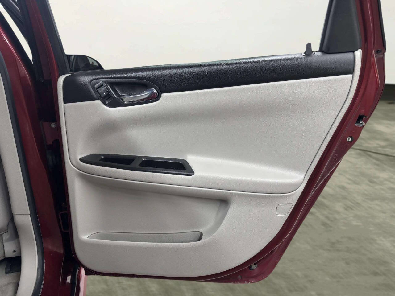 Used 2010 Chevrolet Impala LT w/ Convenience Package image 16