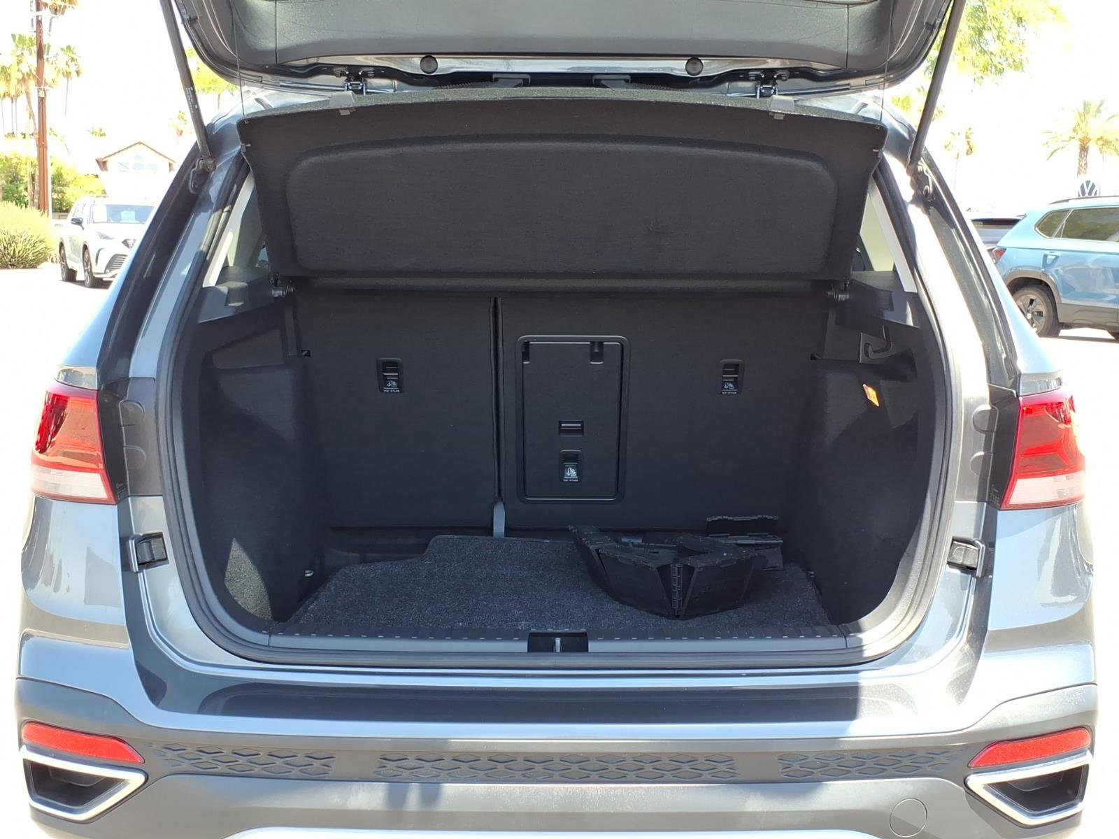 Certified 2023 Volkswagen Taos SE FWD image 16