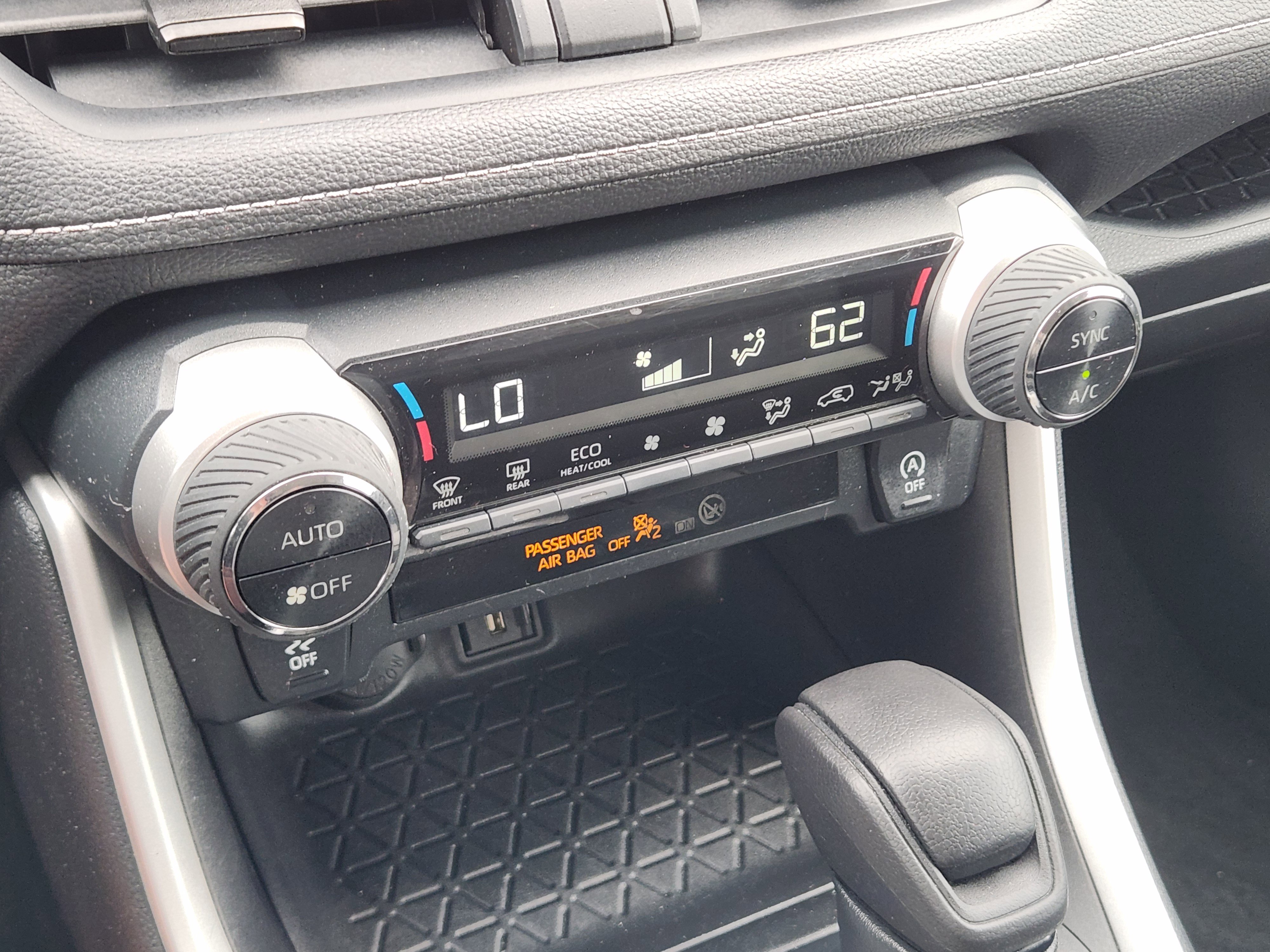 Used 2021 Toyota RAV4 XLE w/ Convenience Package image 12