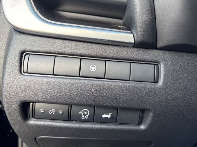 Used 2025 Nissan Rogue SV w/ SV Premium Package image 25