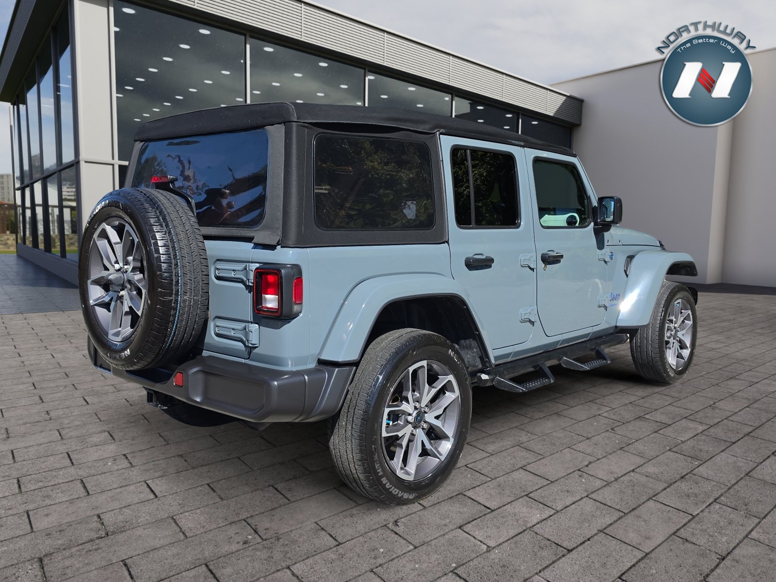 Used 2024 Jeep Wrangler Unlimited w/ Convenience Group AWD/4WD image 5