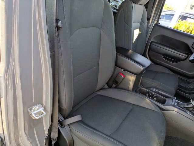 Used 2023 Jeep Wrangler Unlimited w/ Sun & Screen Package image 19