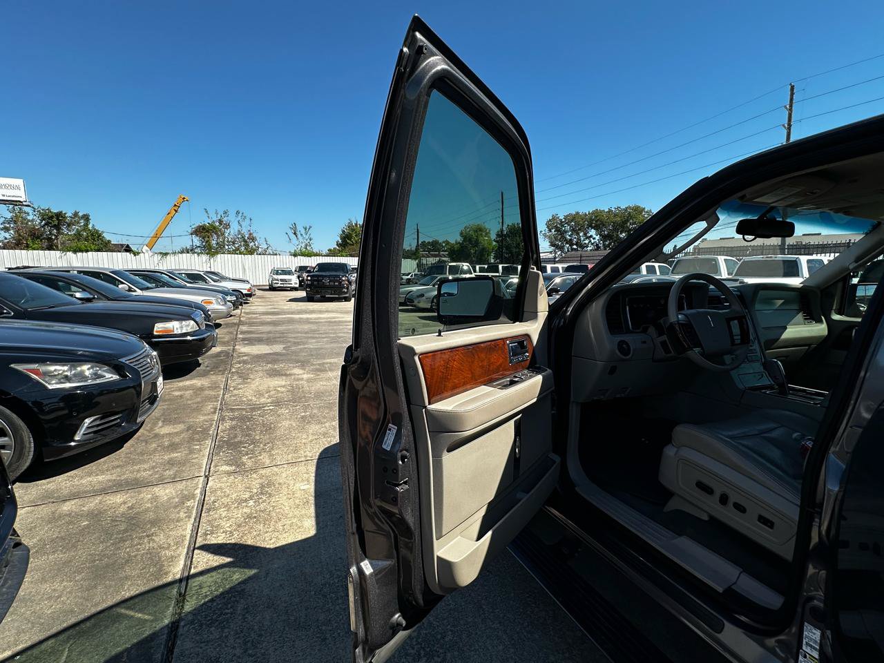 Used 2012 Lincoln Navigator 2WD image 40