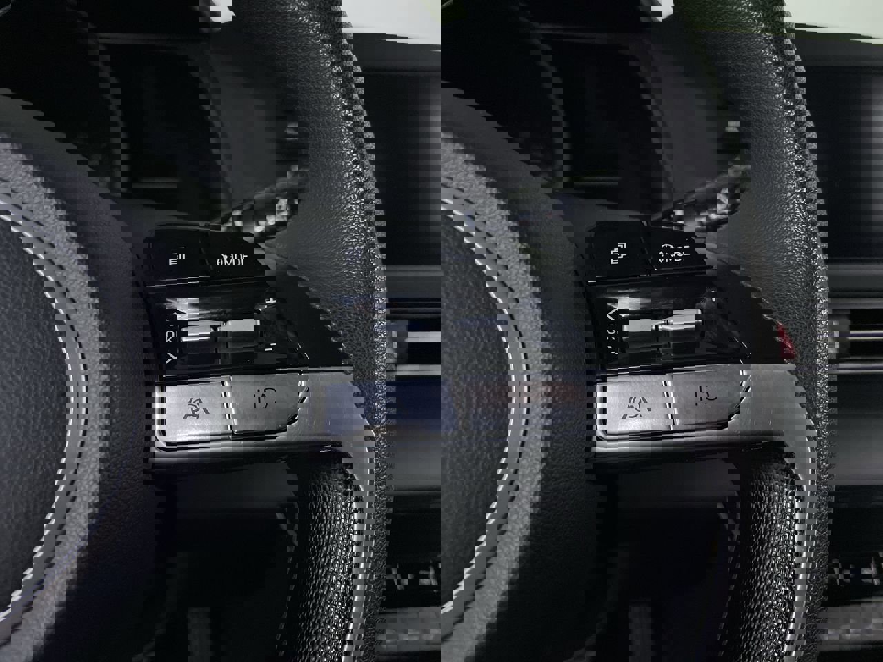 Used 2022 Hyundai Elantra SEL image 25