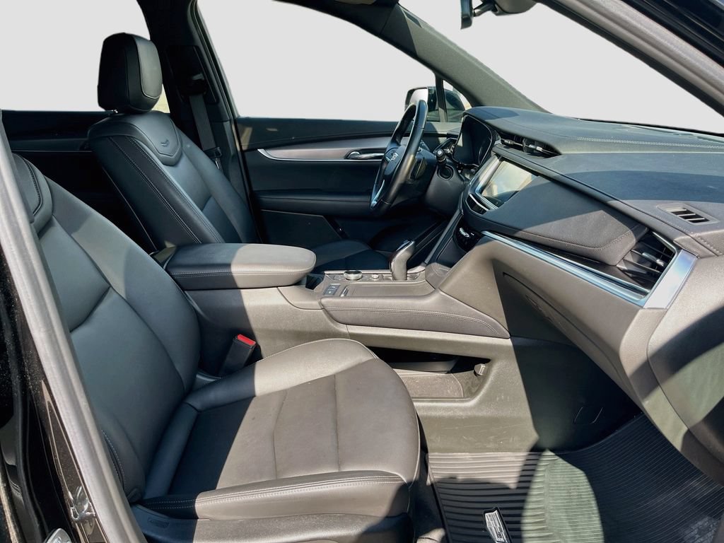 Used 2025 Cadillac XT6 Luxury FWD image 32
