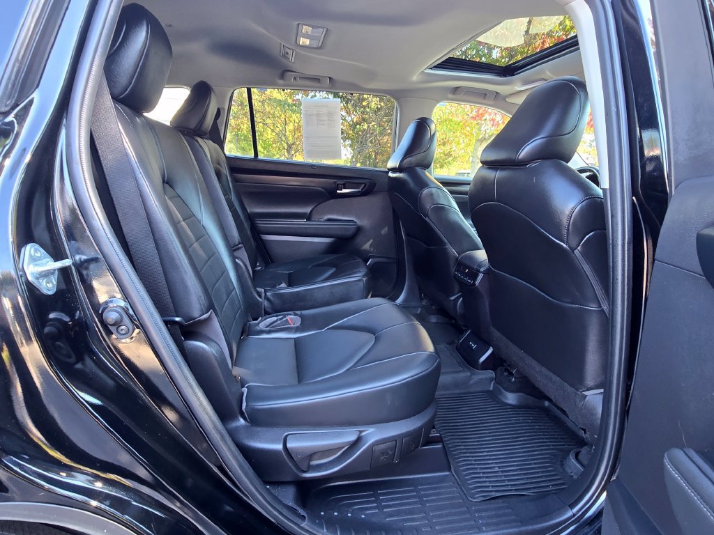 Certified 2022 Toyota Highlander XLE AWD/4WD image 13