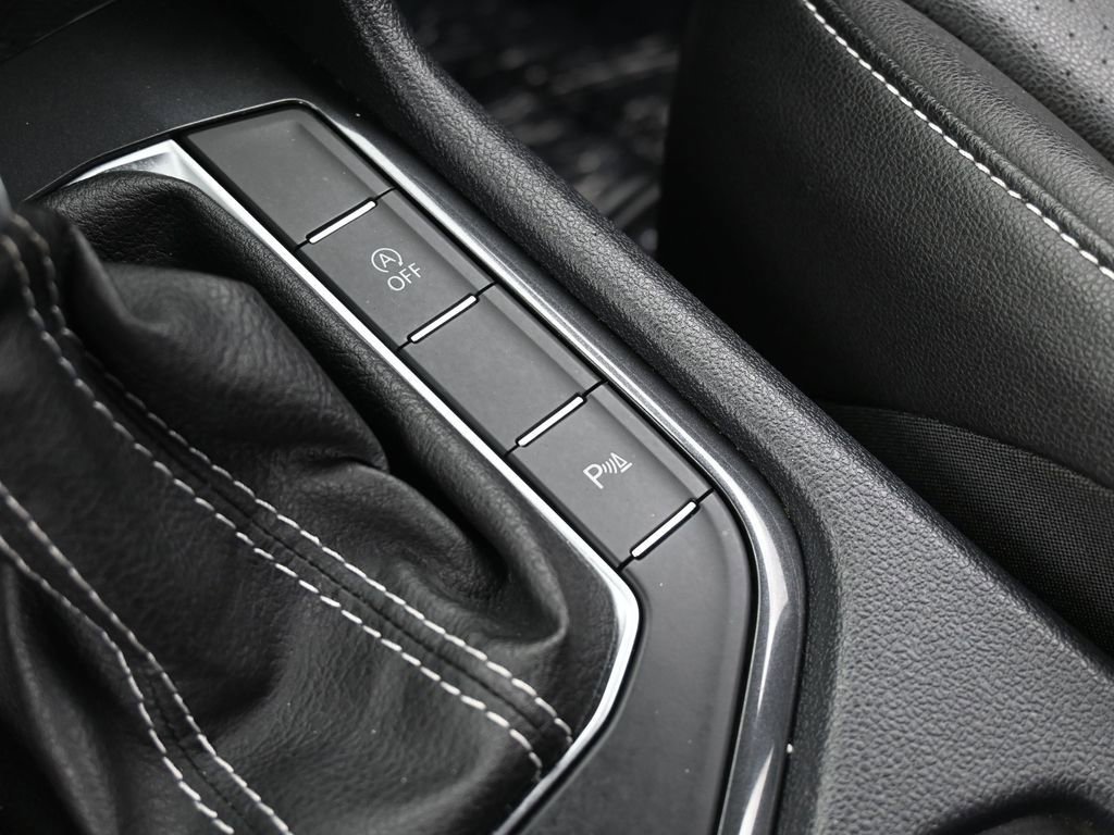 Used 2022 Volkswagen Tiguan SE R-Line image 30