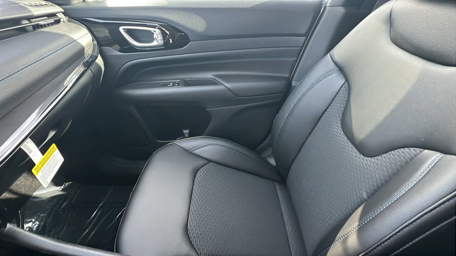 New 2026 Jeep Compass Latitude image 12