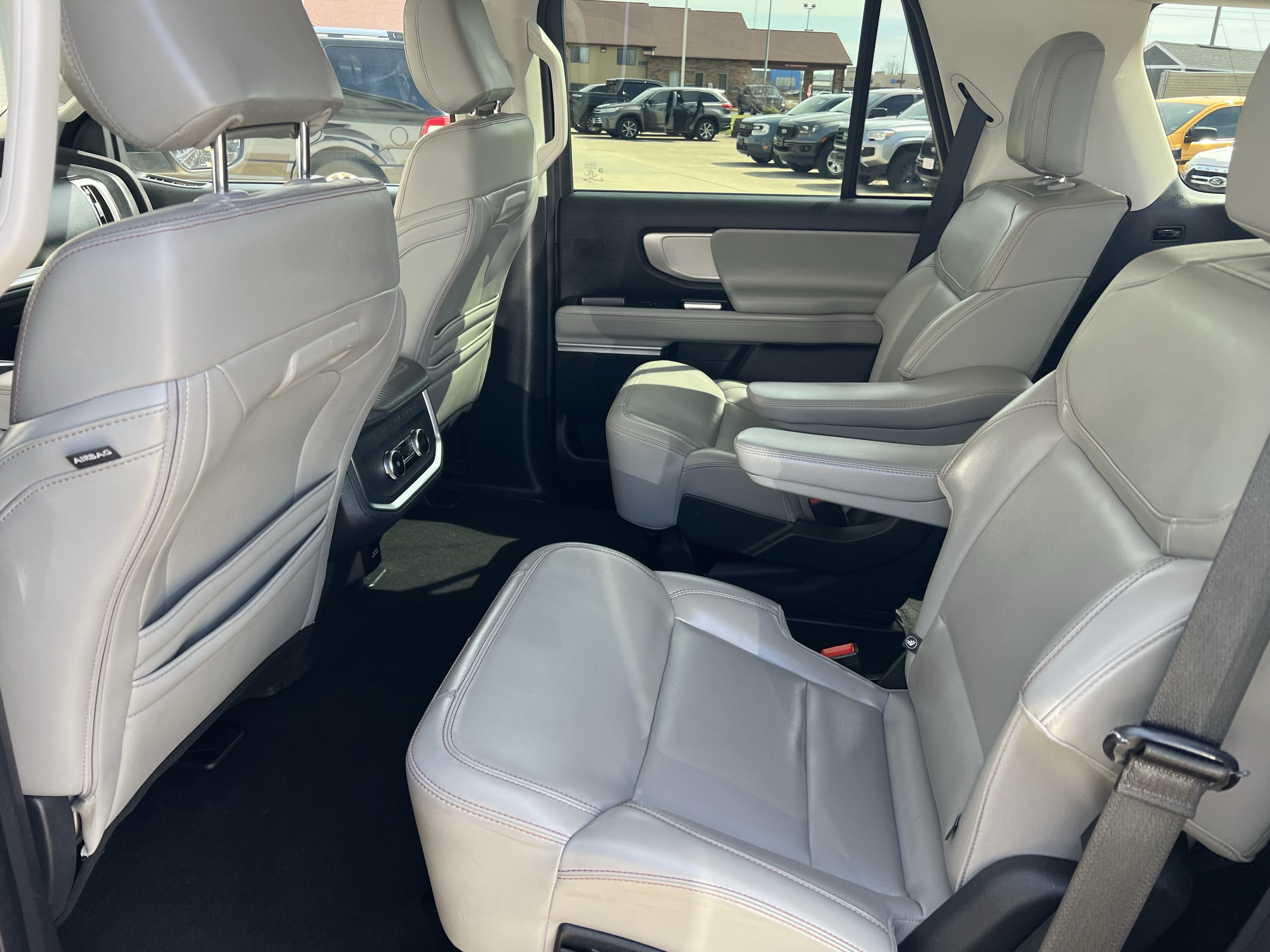 Used 2025 Ford Expedition Active AWD/4WD image 17