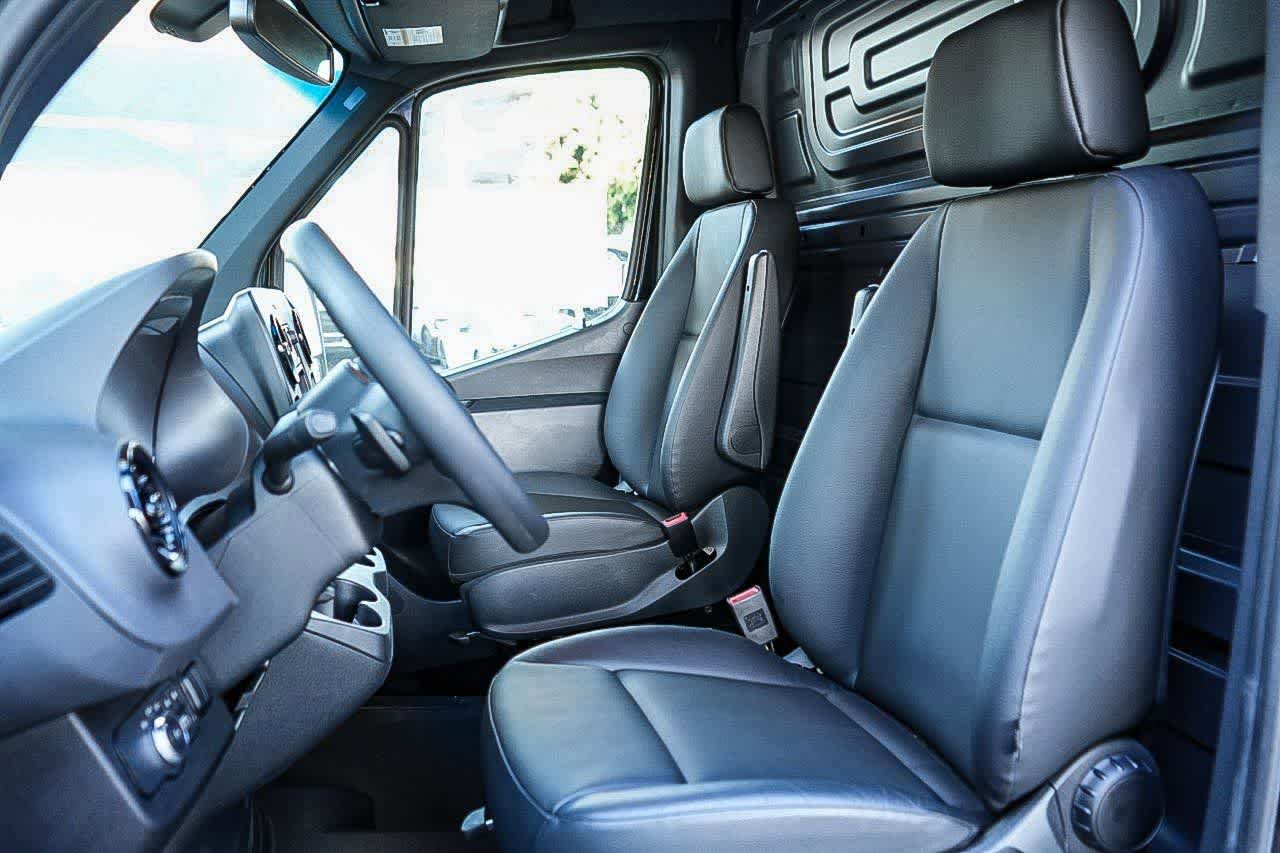 Used 2024 Mercedes-Benz Sprinter 3500 image 16