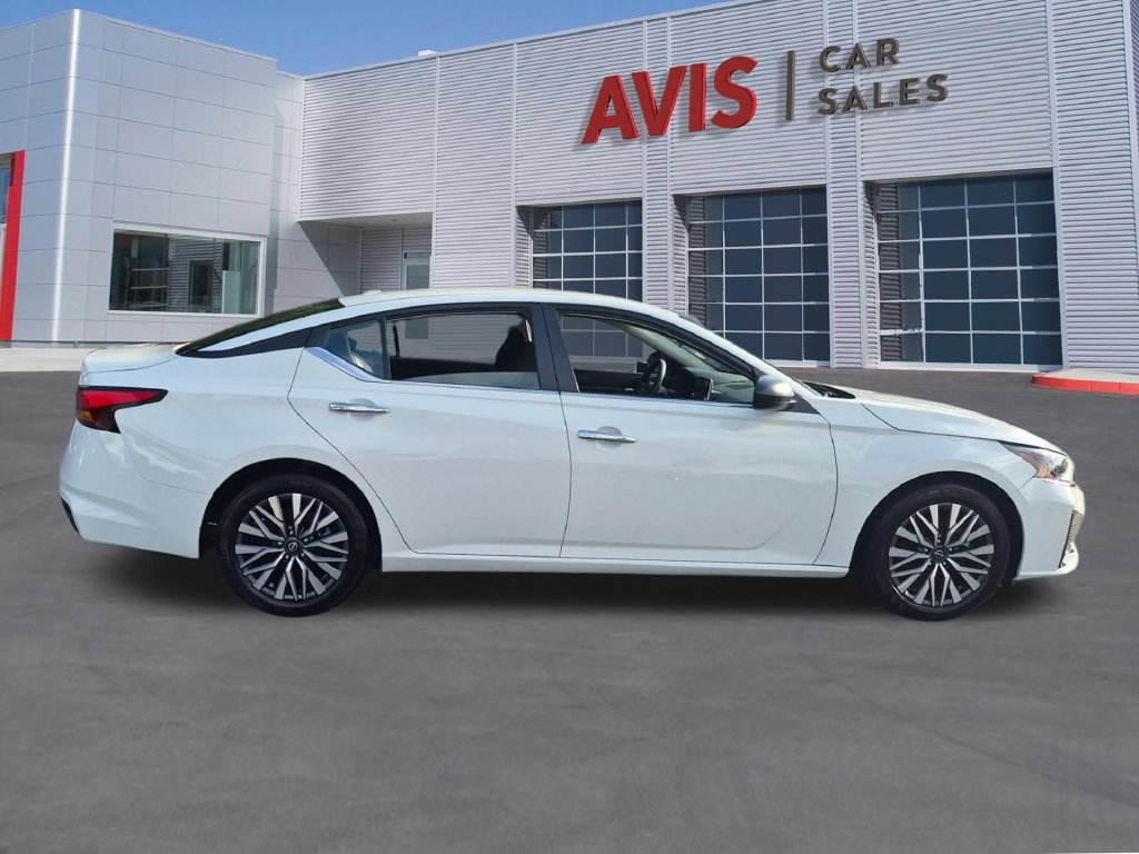 Used 2025 Nissan Altima 2.5 SV FWD image 5