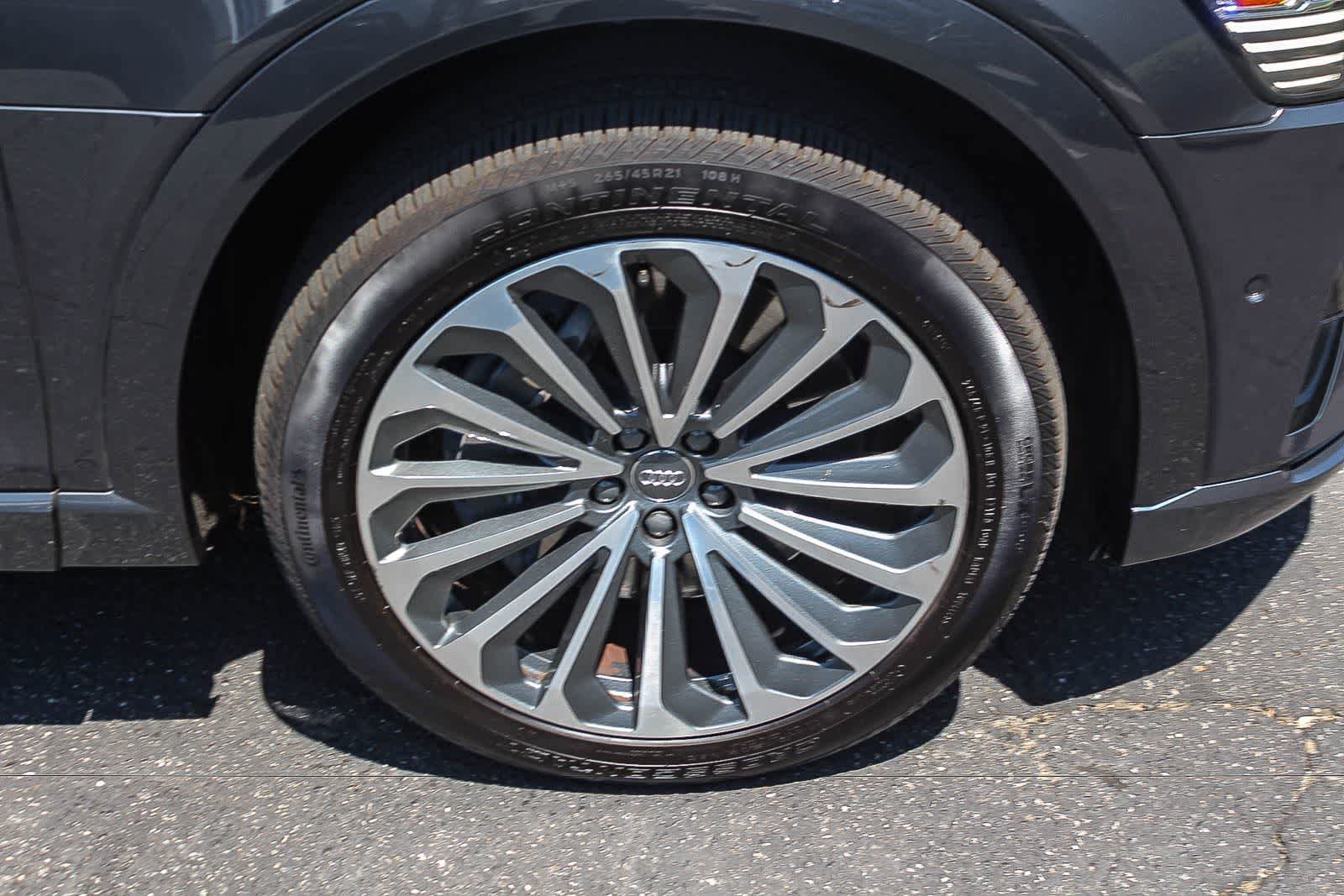 Used 2019 Audi e-tron Prestige w/ Prestige Package AWD/4WD image 12