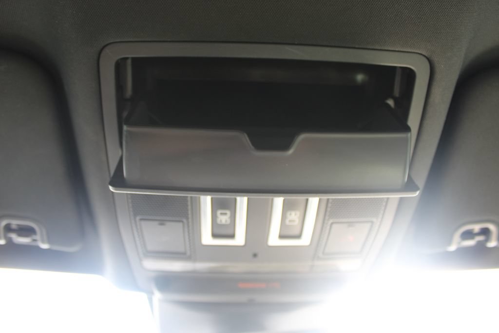 Used 2019 Land Rover Discovery SE AWD/4WD image 37