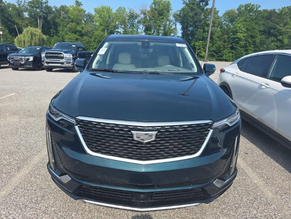 Used 2024 Cadillac XT6 Premium Luxury w/ Technology Package AWD/4WD image 3