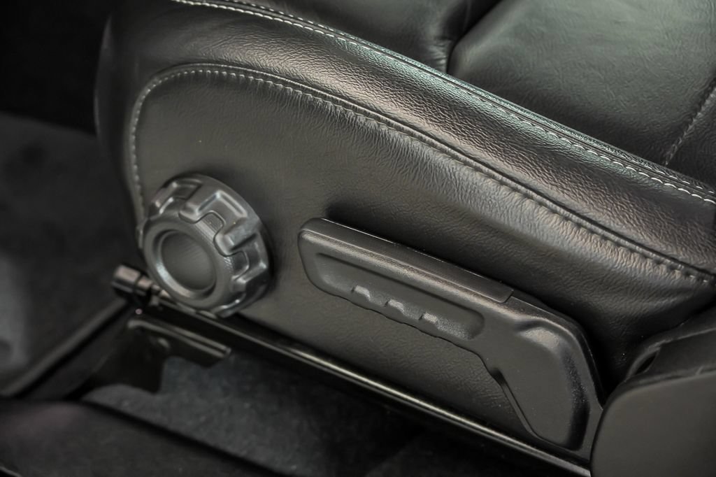 Used 2018 Jeep Wrangler Unlimited Sahara AWD/4WD image 15