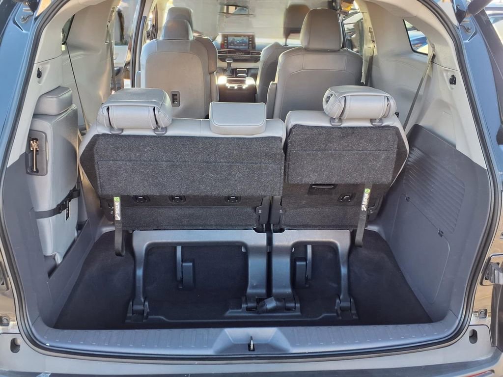 Used 2024 Toyota Sienna XLE image 30