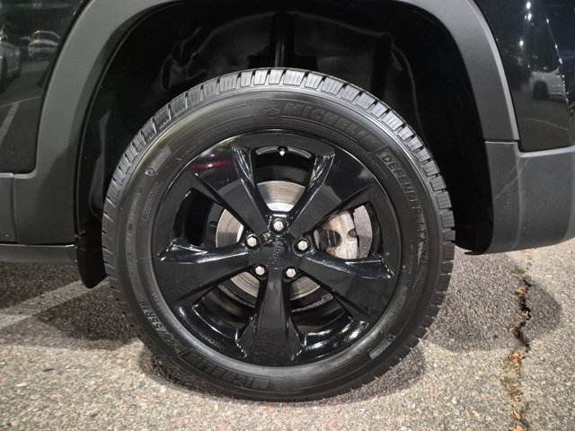 Used 2015 Jeep Cherokee Latitude w/ Cold Weather Group FWD image 23