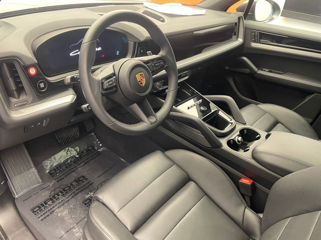 Used 2025 Porsche Cayenne image 4