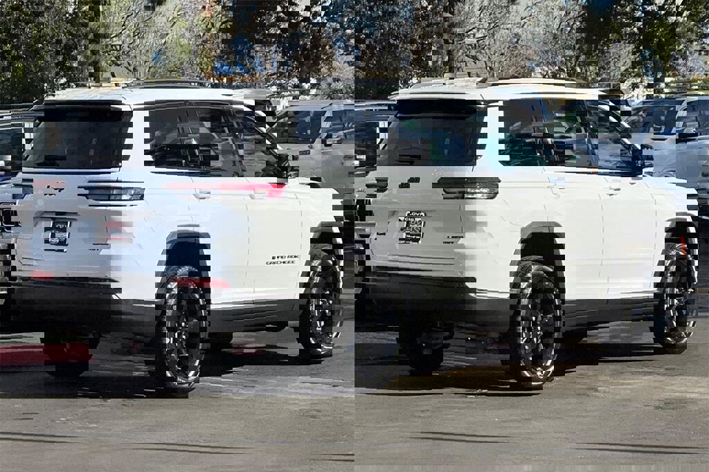 New 2025 Jeep Grand Cherokee L Limited image 4
