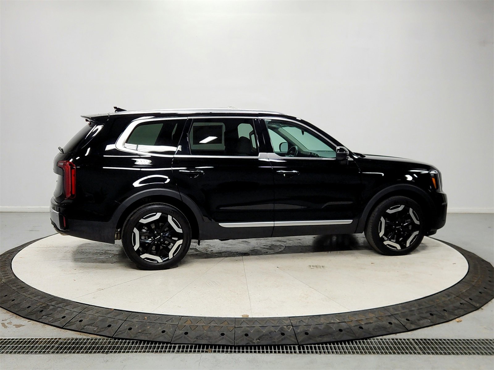 Used 2024 Kia Telluride S w/ S Sunroof Package image 8