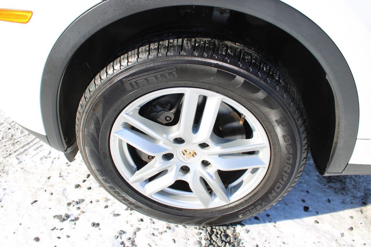 Used 2016 Porsche Cayenne Base AWD 4dr SUV image 28