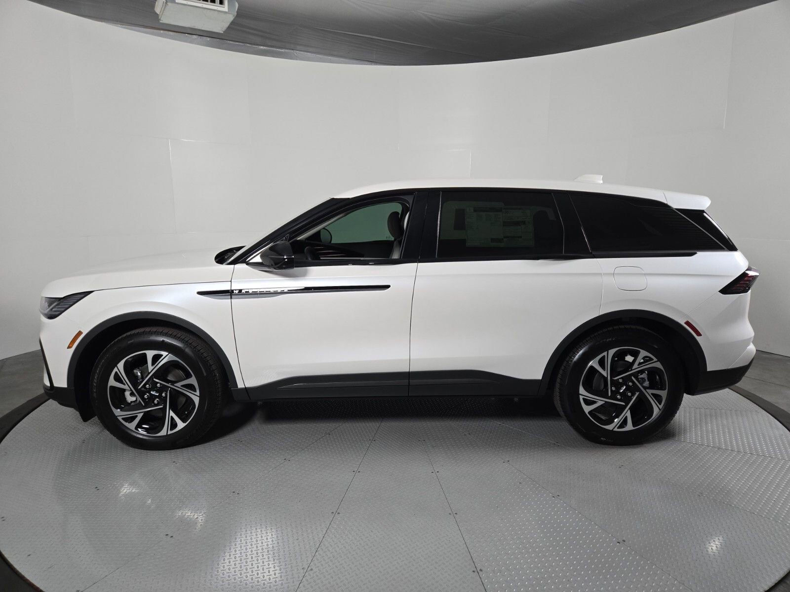 New 2026 Lincoln Nautilus Premier w/ Jet Appearance Package AWD/4WD image 8