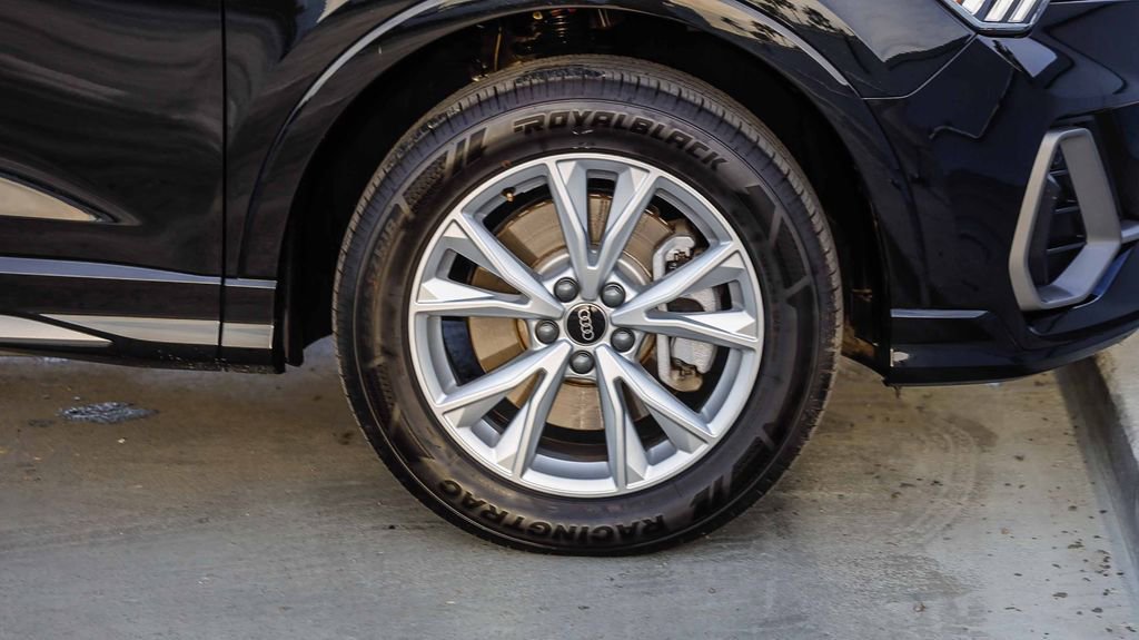 Used 2025 Audi Q3 2.0T Premium image 11