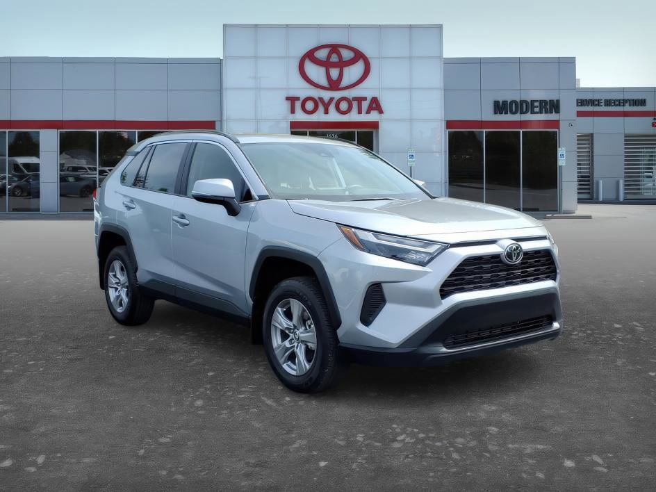 Used 2025 Toyota RAV4 XLE image 8