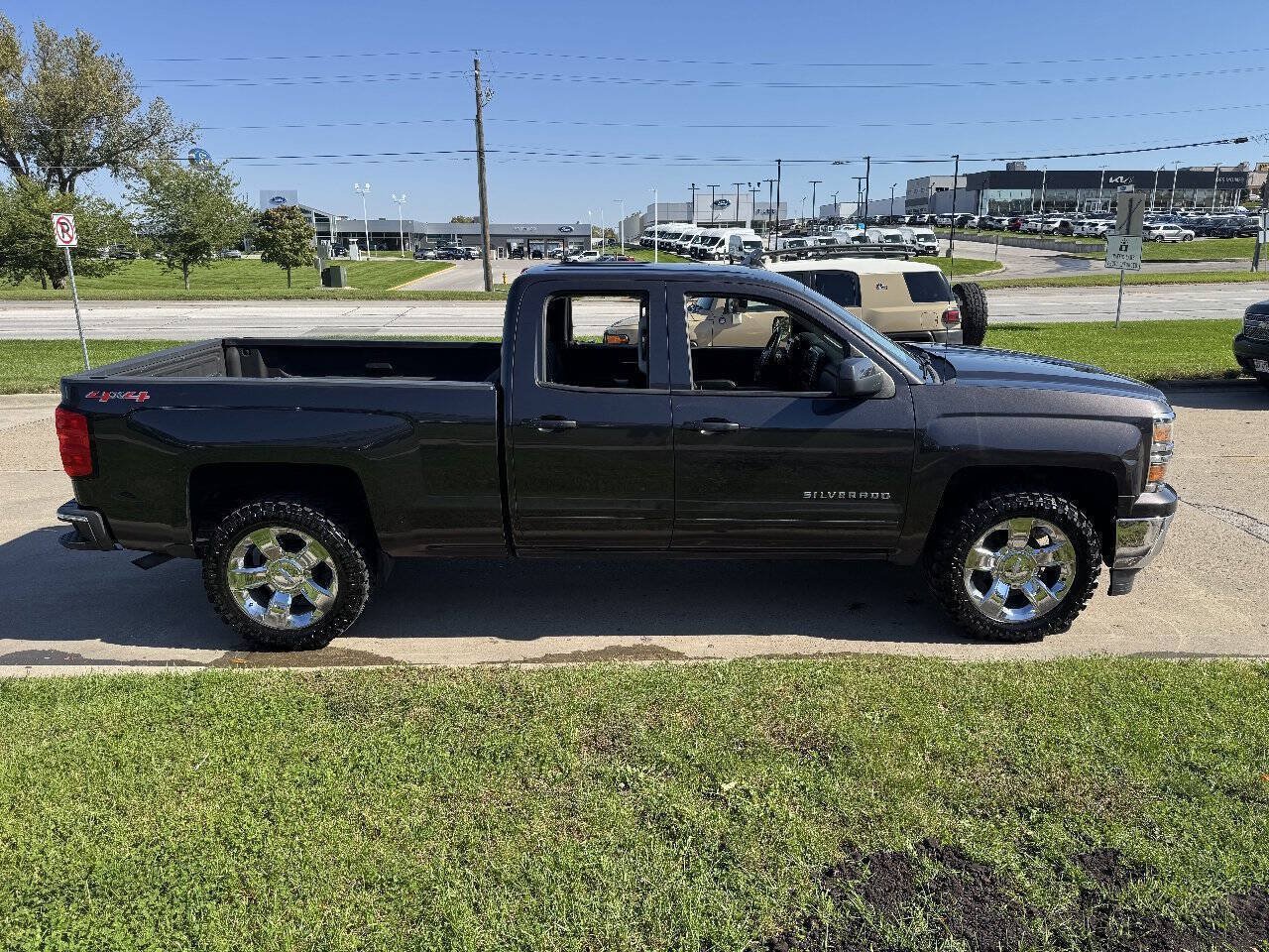 Used 2015 Chevrolet Silverado 1500 LT AWD/4WD image 6