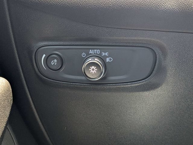 Used 2018 Chevrolet Equinox LT FWD image 23