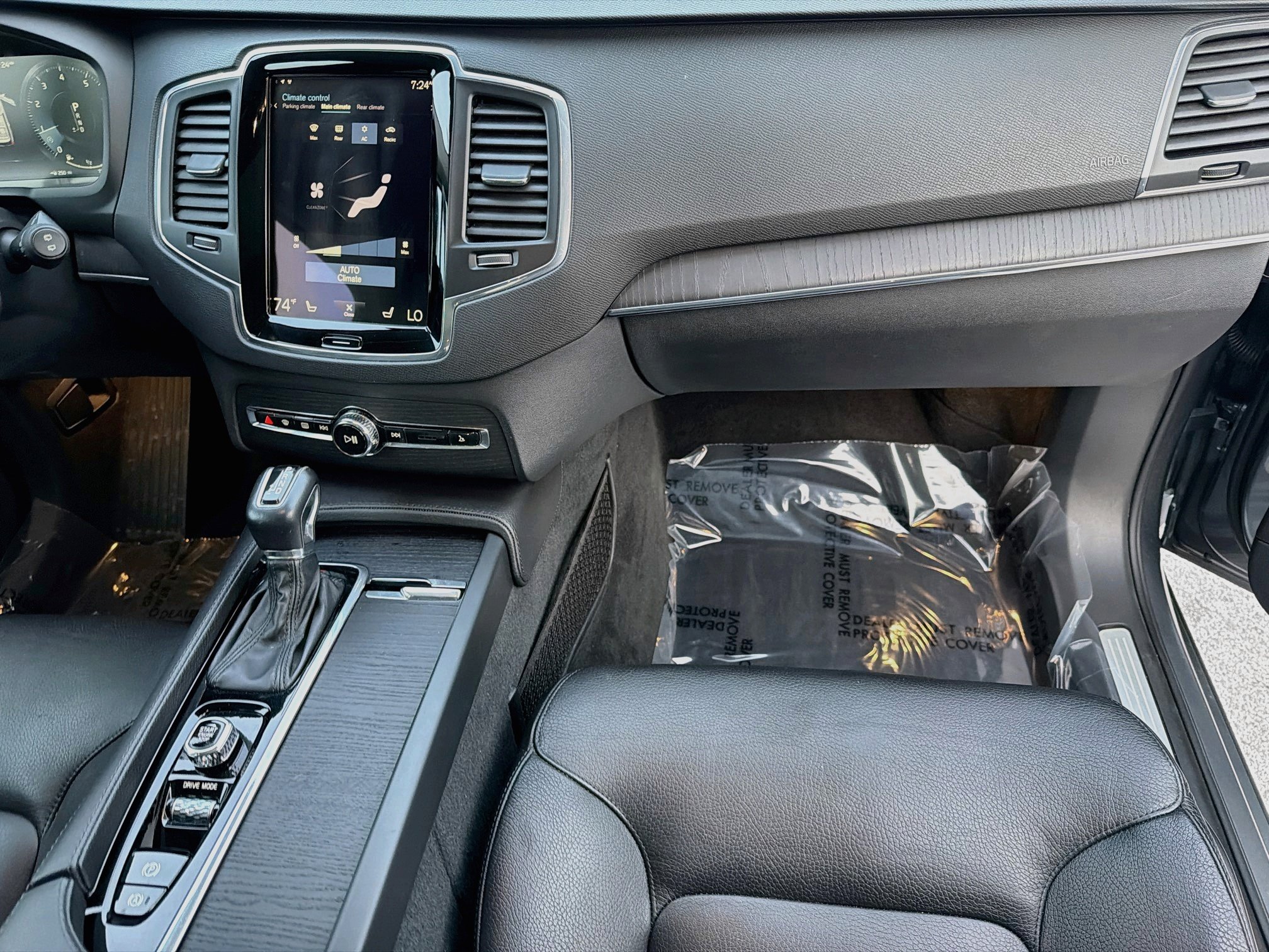 Used 2020 Volvo XC90 T6 Momentum w/ Protection Package AWD/4WD image 17