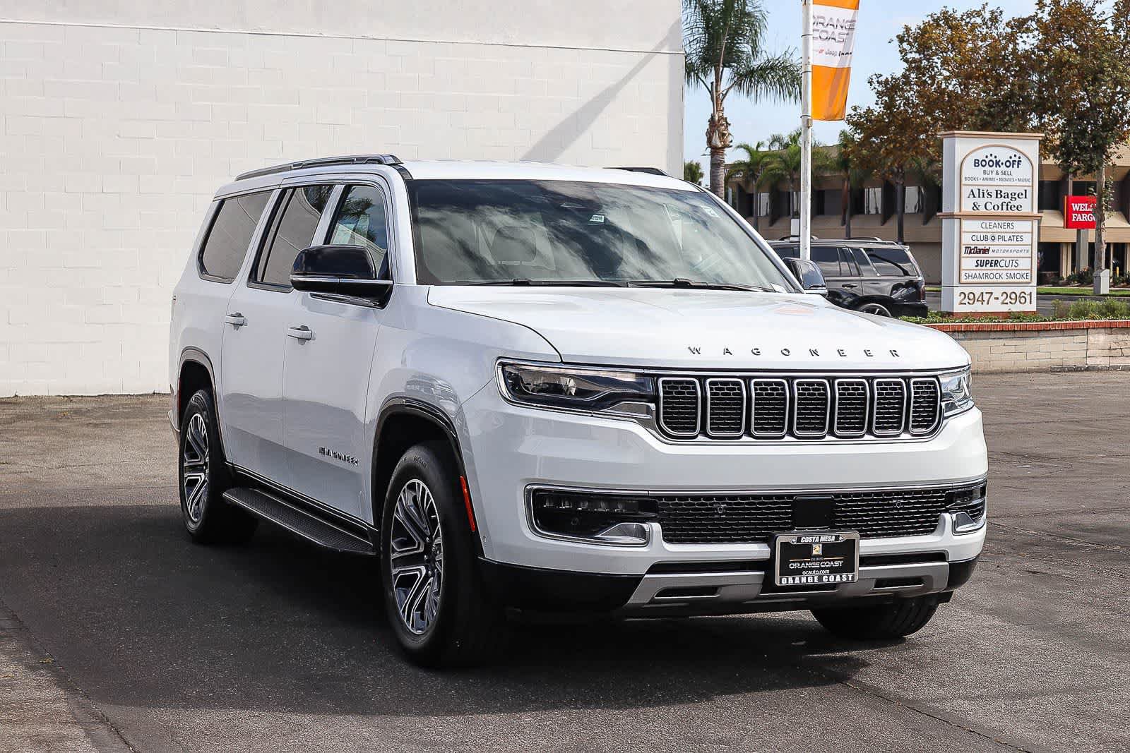 Used 2024 Jeep Wagoneer L Series II RWD image 3