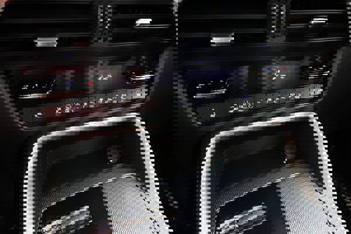 Used 2024 MAZDA CX-90 Plug-In Hybrid w/ Premium Pkg image 32