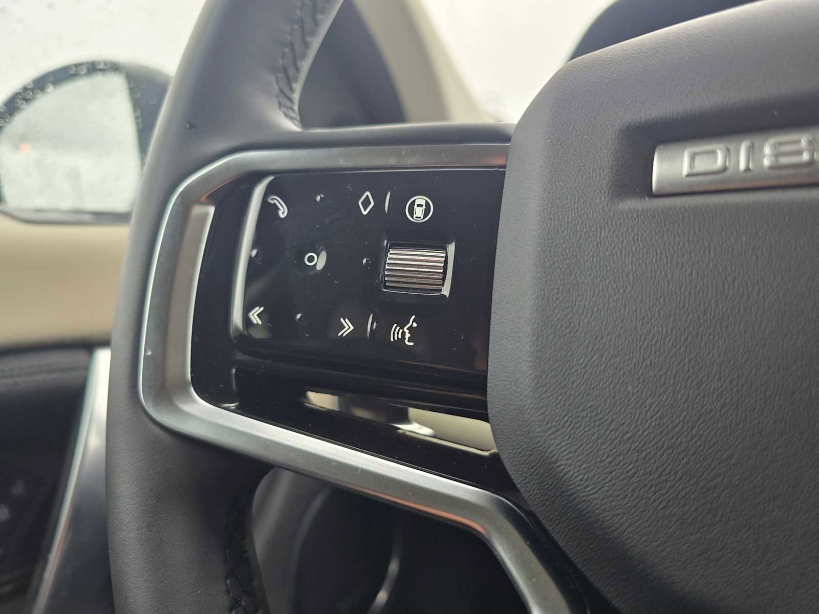 Used 2025 Land Rover Discovery Sport S image 34